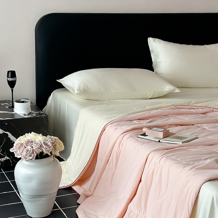 91家纺网 家纺一手货源 找家纺 时年家纺 2025新款升级版180克高定即刻凉感夏被 奶油粉