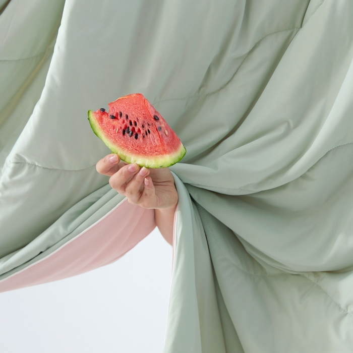 91家纺网 家纺一手货源 找家纺 2025春夏新款A类母婴级西瓜啵啵凉感被锦氨夏凉被空调被 星辰绿+海棠粉