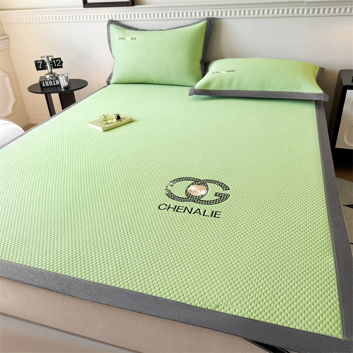 91家纺网 家纺一手货源 找家纺 启程家纺 2025春夏新款冰豆豆凉席刺绣款复合三明治三件套 小香风-绿