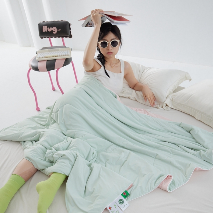 91家纺网 家纺一手货源 找家纺 2025春夏新款A类母婴级西瓜啵啵凉感被锦氨夏凉被空调被 星辰绿+海棠粉