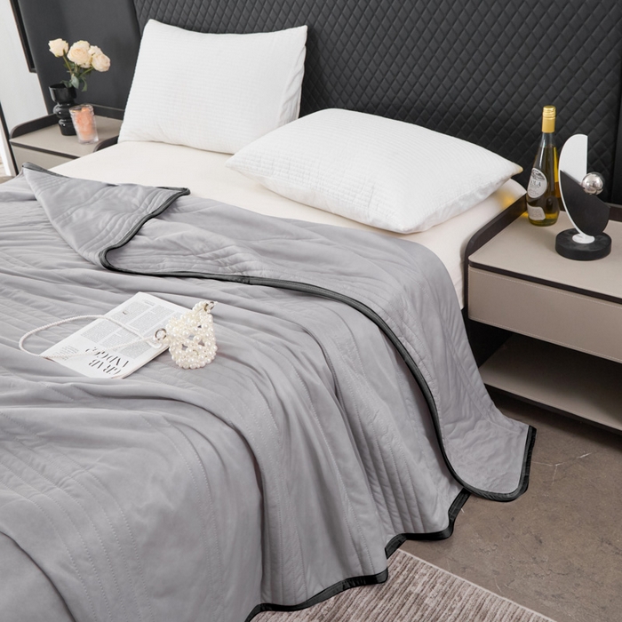 91家纺网 家纺一手货源 找家纺 丝薇雅 2025新款凉感丝夏被冰淇淋夏凉被 黑边-条纹灰色