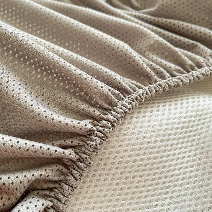 91家纺网 家纺一手货源 找家纺 金爱家  2025新款正版授权miiiiichan可爱卡通大版数码印花A类1200D冰感丝凉感席冰丝三件套平铺床笠系列 樱桃小熊