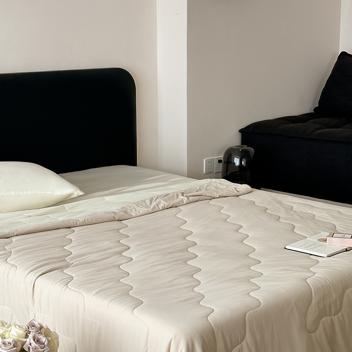 91家纺网 家纺一手货源 找家纺 时年家纺 2025新款升级版180克高定即刻凉感夏被 奶咖米