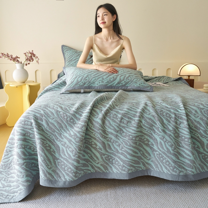 91家纺网 家纺一手货源 找家纺 棠薇家纺  2025新款北欧风盖毯毛巾被 木影湖灰