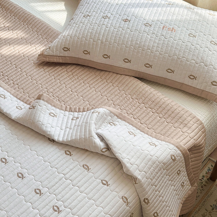 91家纺网 家纺一手货源 找家纺 美优兰 2025春夏新款双面天丝高温砂洗床盖 年年有余