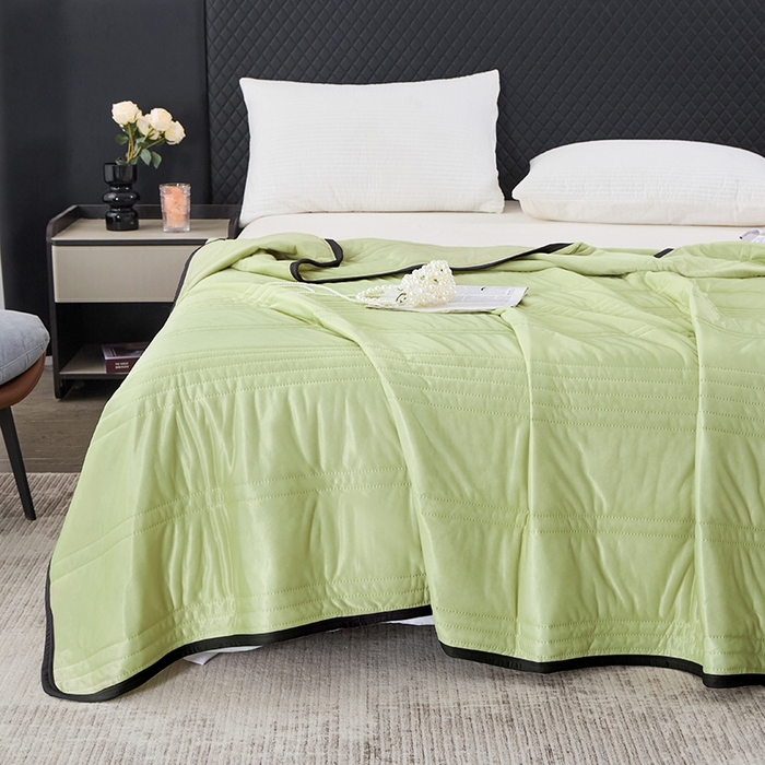 91家纺网 家纺一手货源 找家纺 丝薇雅 2025新款凉感丝夏被冰淇淋夏凉被 黑边-条纹果绿