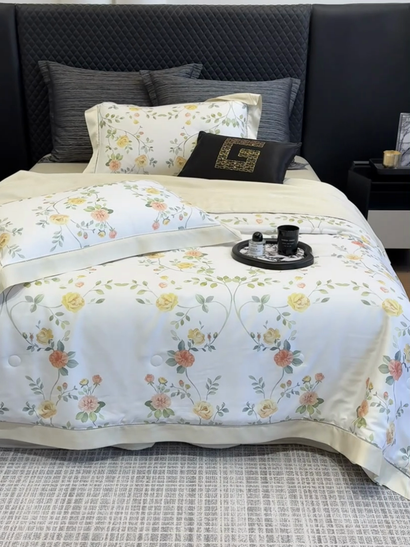 91家纺网 家纺一手货源 找家纺 若未家居 LOVEWE HOUSE 2025新款兰精天丝印花夏被及夏被四件套 奶酪玫瑰（床单款+床盖款）