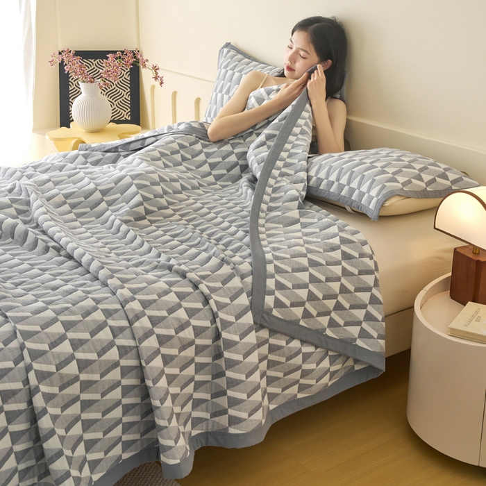 91家纺网 家纺一手货源 找家纺 棠薇家纺  2025新款北欧风盖毯毛巾被 菱格灰