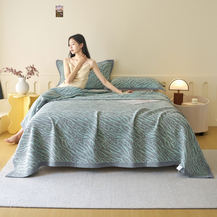 91家纺网 家纺一手货源 找家纺 棠薇家纺  2025新款北欧风盖毯毛巾被 木影湖灰