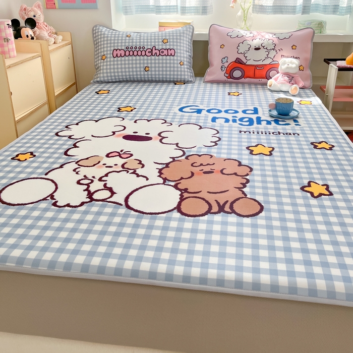 91家纺网 家纺一手货源 找家纺 金爱家  2025新款正版授权miiiiichan可爱卡通大版数码印花A类1200D冰感丝凉感席冰丝三件套平铺床笠系列 俏皮小狗