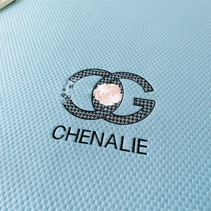 91家纺网 家纺一手货源 找家纺 启程家纺 2025春夏新款冰豆豆凉席刺绣款复合三明治三件套 小香风-蓝