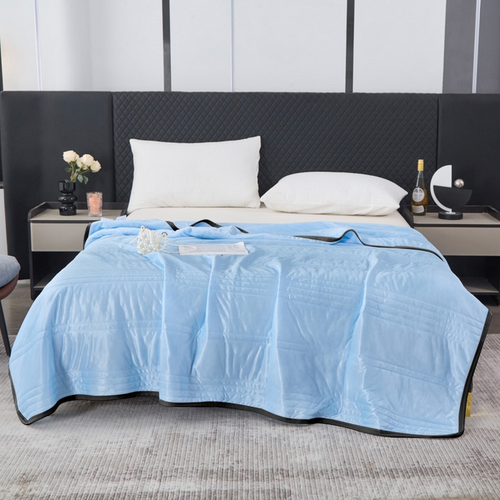 91家纺网 家纺一手货源 找家纺 丝薇雅 2025新款凉感丝夏被冰淇淋夏凉被 黑边-条纹天蓝