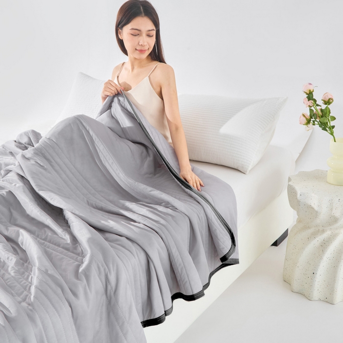 91家纺网 家纺一手货源 找家纺 丝薇雅 2025新款凉感丝夏被冰淇淋夏凉被 黑边-条纹灰色