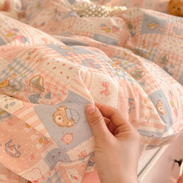 91家纺网 家纺一手货源 找家纺 呗旺鹿 2025新款A类母婴级全棉有氧双层纱印花四件套 熊熊酱