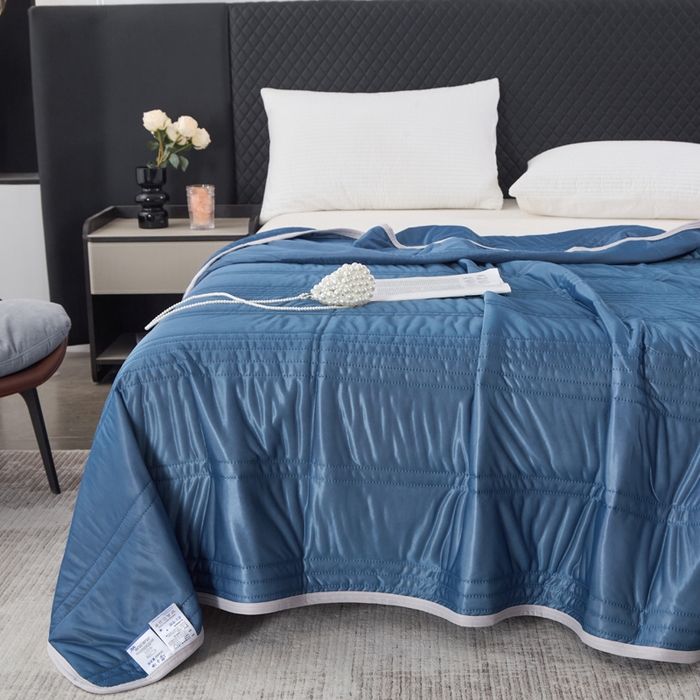 91家纺网 家纺一手货源 找家纺 丝薇雅 2025新款凉感丝夏被冰淇淋夏凉被 条纹湖蓝