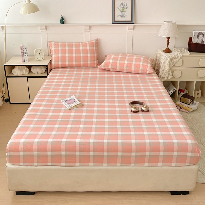 91家纺网 家纺一手货源 找家纺 2025新款全棉水洗棉套件-单床笠 洛伊粉咖小格