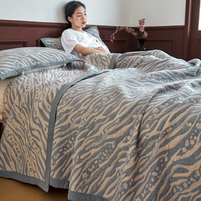 91家纺网 家纺一手货源 找家纺 棠薇家纺  2025新款北欧风盖毯毛巾被 木影驼兰