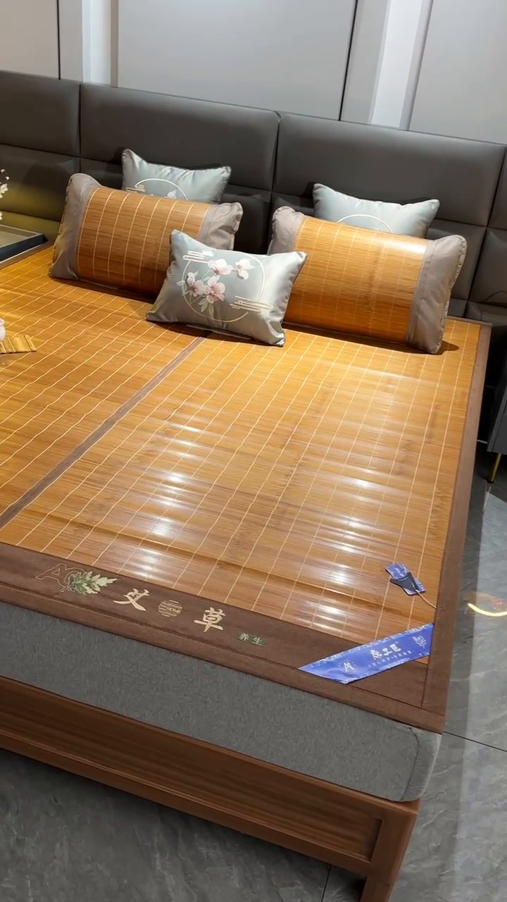 91家纺网 家纺一手货源 找家纺 森璐家纺 2025新款茶香养生竹席藤席草席冰丝席凉席子 艾草驱蚊席-反面冰丝