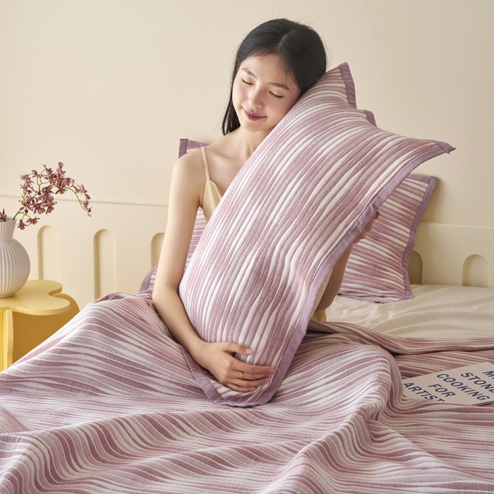 91家纺网 家纺一手货源 找家纺 棠薇家纺  2025新款北欧风盖毯毛巾被 素练浮光紫