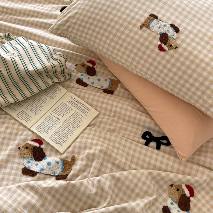 91家纺网 家纺一手货源 找家纺 红嘴企鹅 2025新款卡通毛巾绣空调被夏被四件套 夏被-咖格狗狗