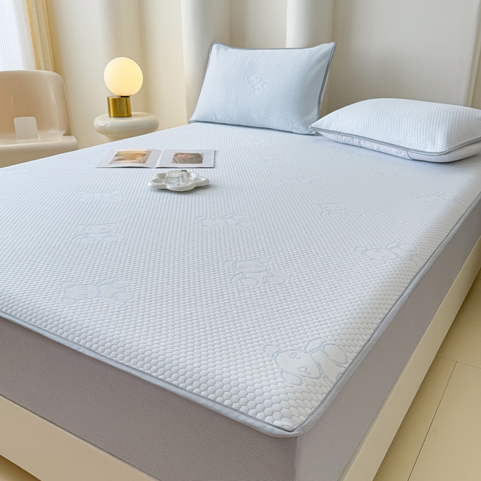 91家纺网 家纺一手货源 找家纺 999家纺   2025新款凉感提花冰豆豆凉席三件套 冰块熊-蓝（床笠款）