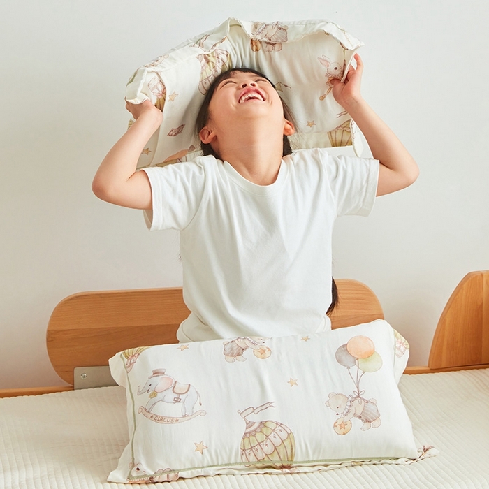 91家纺网 家纺一手货源 找家纺 嗨生活2025新款天竹系列A类竹纤维四层纱枕套 儿童枕套 幼儿园枕套 缤纷马戏团