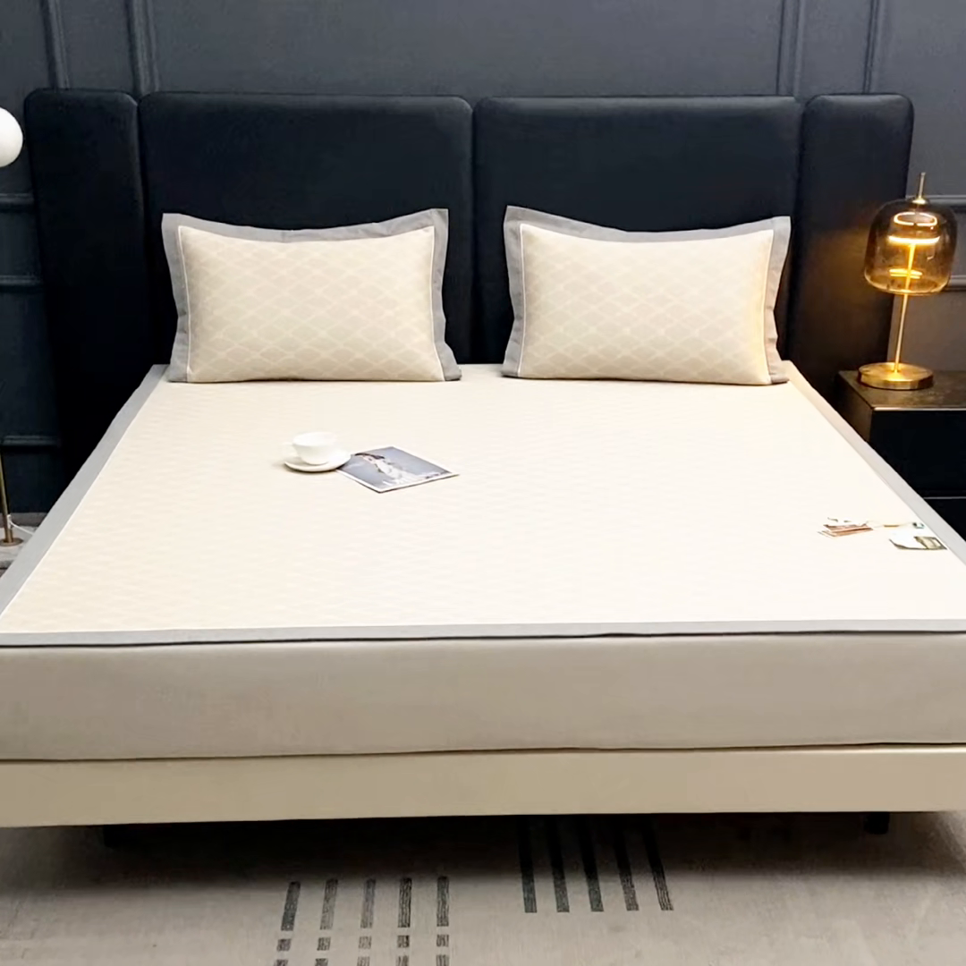 91家纺网 家纺一手货源 找家纺 小牛席业 2025新款轻奢风凉感冰丝席-月亮爱心系列 香槟