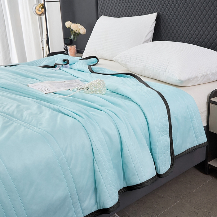 91家纺网 家纺一手货源 找家纺 丝薇雅 2025新款凉感丝夏被冰淇淋夏凉被 黑边-条纹浅绿