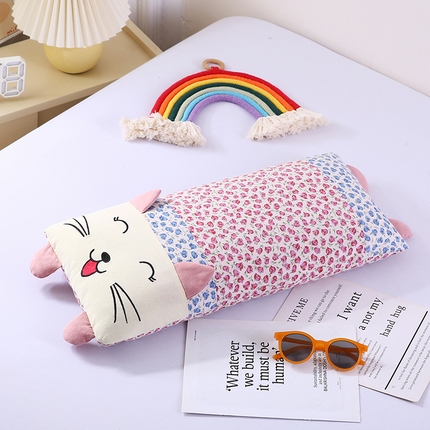 91家纺网 家纺一手货源 找家纺 （总）蔻眠 2025新款大脸猫-全棉印花卡通甜荞麦枕儿童学生护颈枕30x55cm