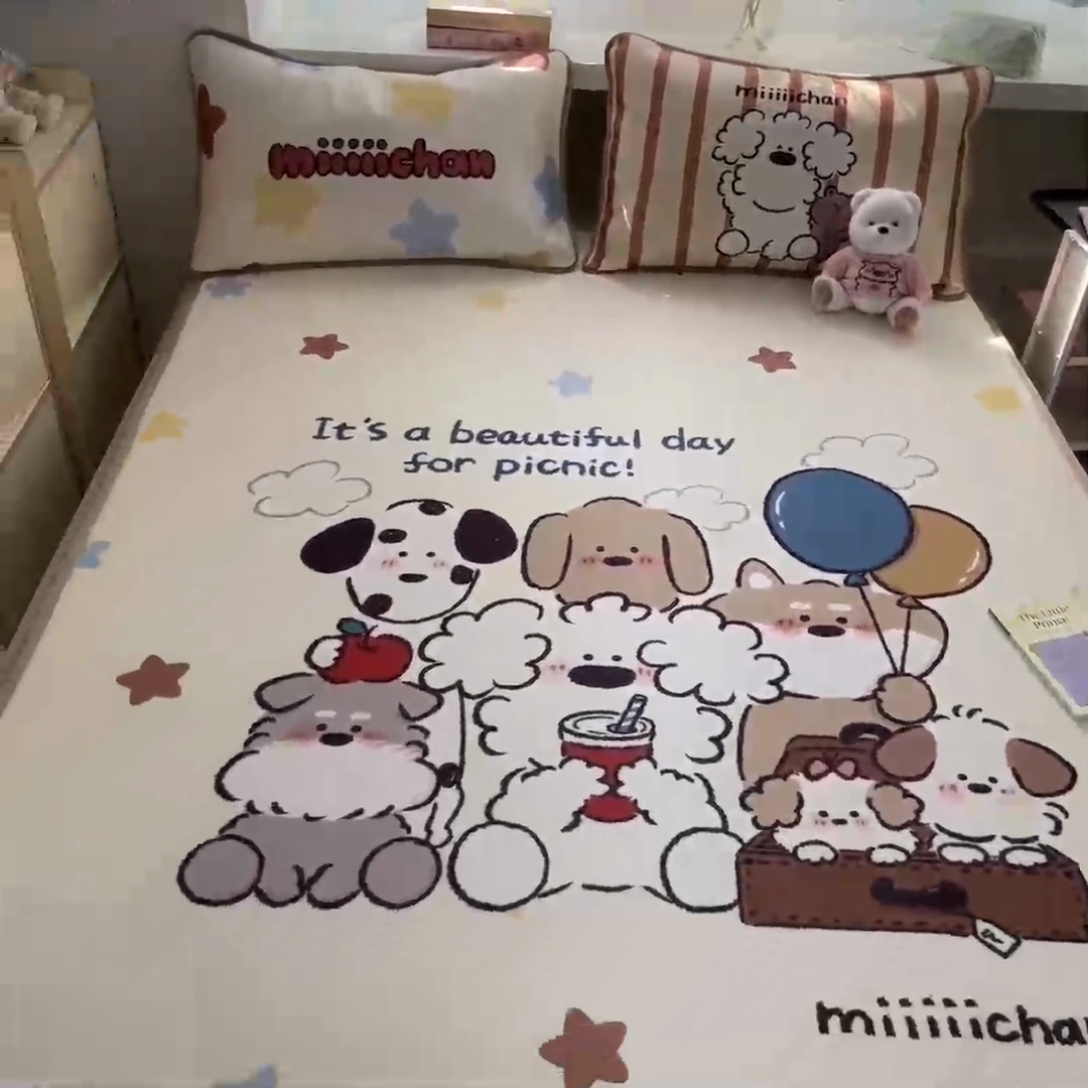 91家纺网 家纺一手货源 找家纺 金爱家  2025新款正版授权miiiiichan可爱卡通大版数码印花A类1200D冰感丝凉感席冰丝三件套平铺床笠系列 星愿小狗