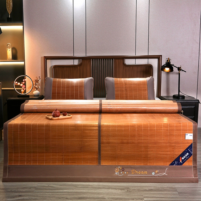 91家纺网 家纺一手货源 找家纺 鸣创 2025新款碳光竹席艾草驱蚊凉席草席藤席 步步高升