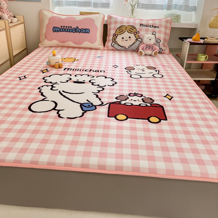 91家纺网 家纺一手货源 找家纺 金爱家  2025新款正版授权miiiiichan可爱卡通大版数码印花A类1200D冰感丝凉感席冰丝三件套平铺床笠系列 狗狗乐园