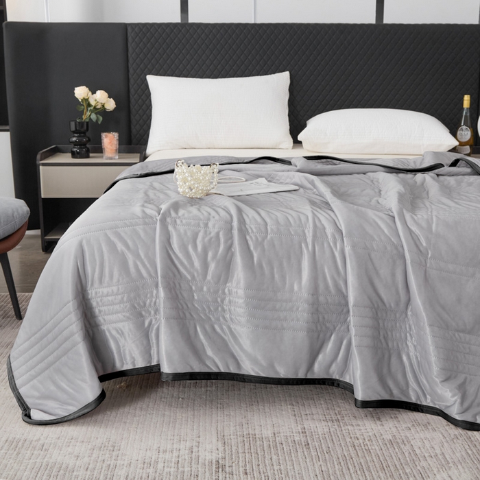 91家纺网 家纺一手货源 找家纺 丝薇雅 2025新款凉感丝夏被冰淇淋夏凉被 黑边-条纹灰色