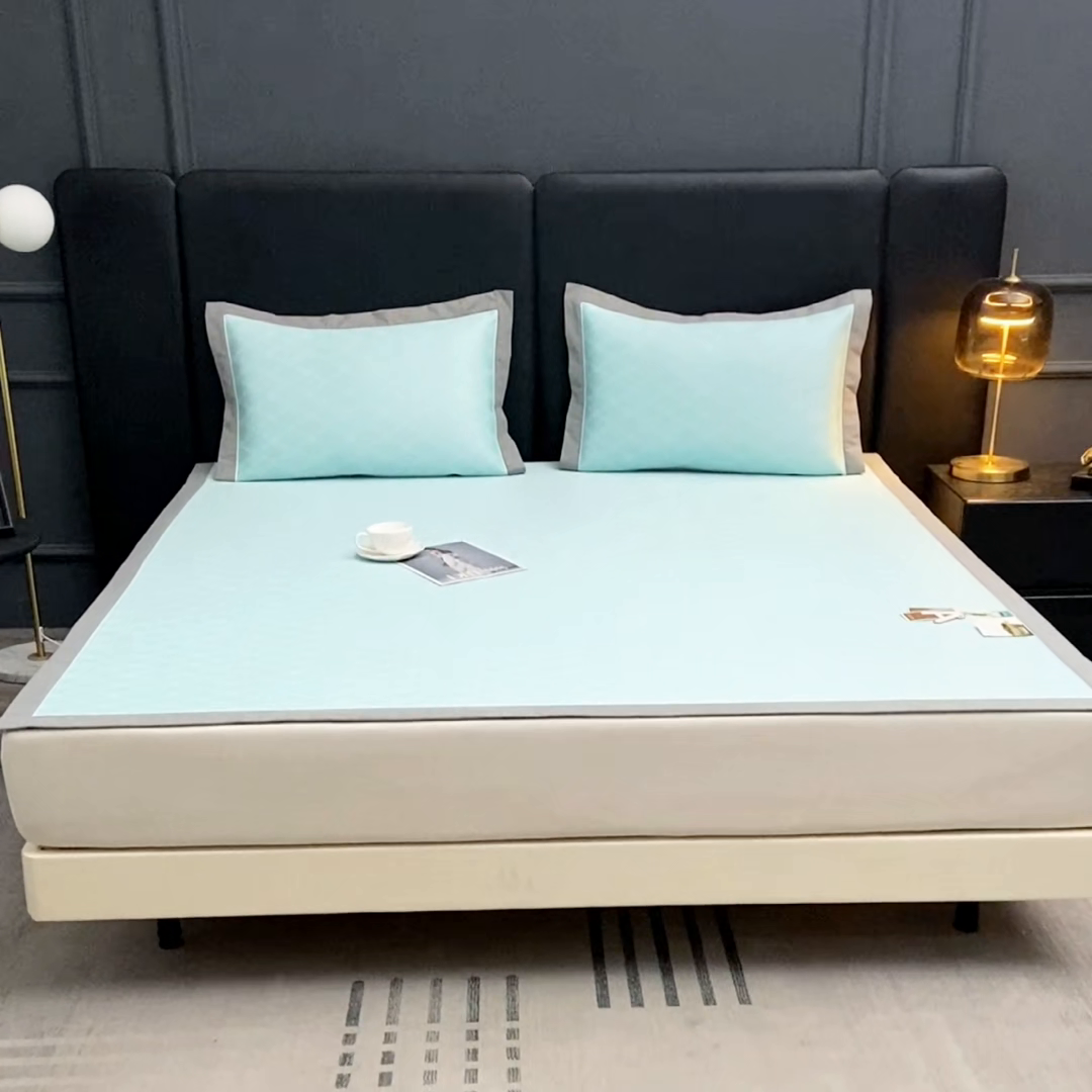 91家纺网 家纺一手货源 找家纺 小牛席业 2025新款轻奢风凉感冰丝席-月亮爱心系列 湖蓝