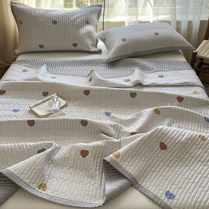 91家纺网 家纺一手货源 找家纺 美优兰 2025春夏新款双面天丝高温砂洗床盖 多彩甜心