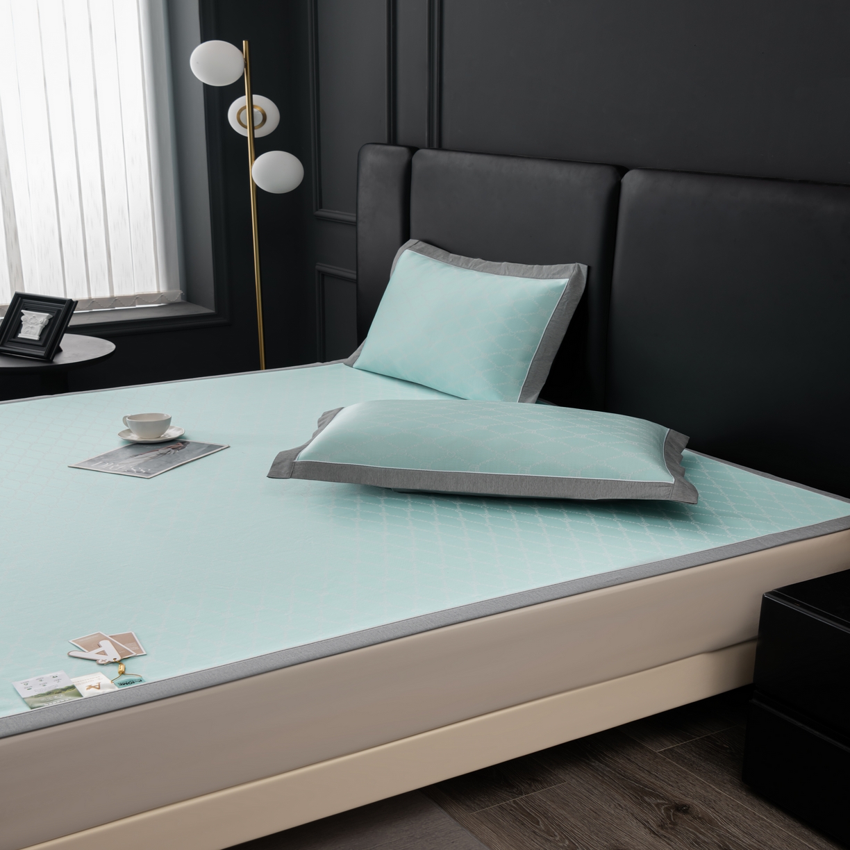 91家纺网 家纺一手货源 找家纺 小牛席业 2025新款轻奢风凉感冰丝席-月亮爱心系列 湖蓝