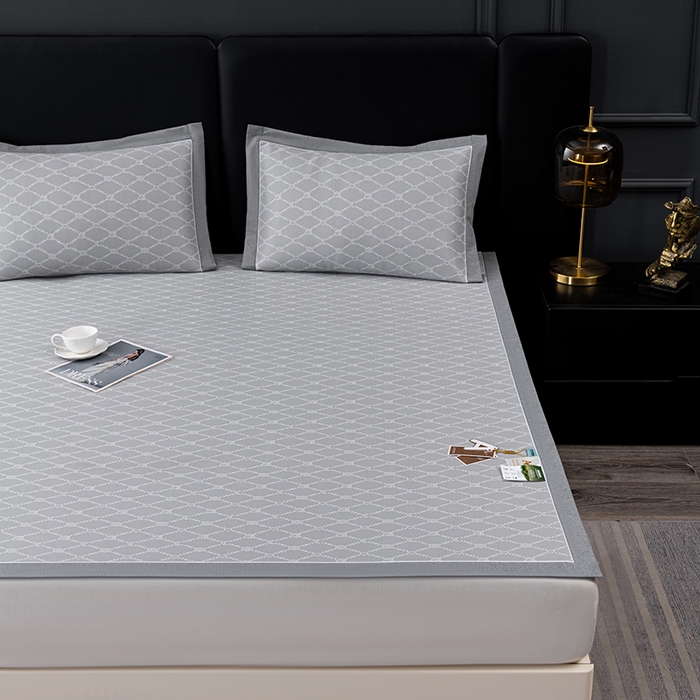 91家纺网 家纺一手货源 找家纺 小牛席业 2025新款轻奢风凉感冰丝席-月亮爱心系列 灰色