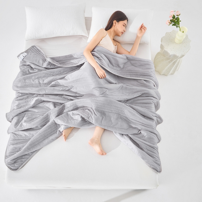 91家纺网 家纺一手货源 找家纺 丝薇雅 2025新款凉感丝夏被冰淇淋夏凉被 条纹灰色