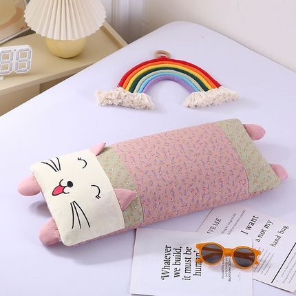 91家纺网 家纺一手货源 找家纺 （总）蔻眠 2025新款大脸猫-全棉印花卡通甜荞麦枕儿童学生护颈枕30x55cm