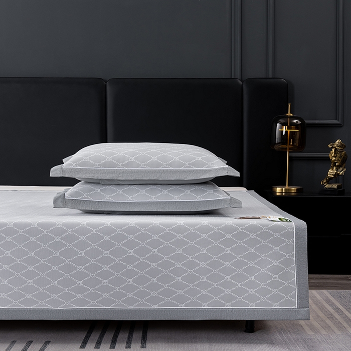 91家纺网 家纺一手货源 找家纺 小牛席业 2025新款轻奢风凉感冰丝席-月亮爱心系列 灰色