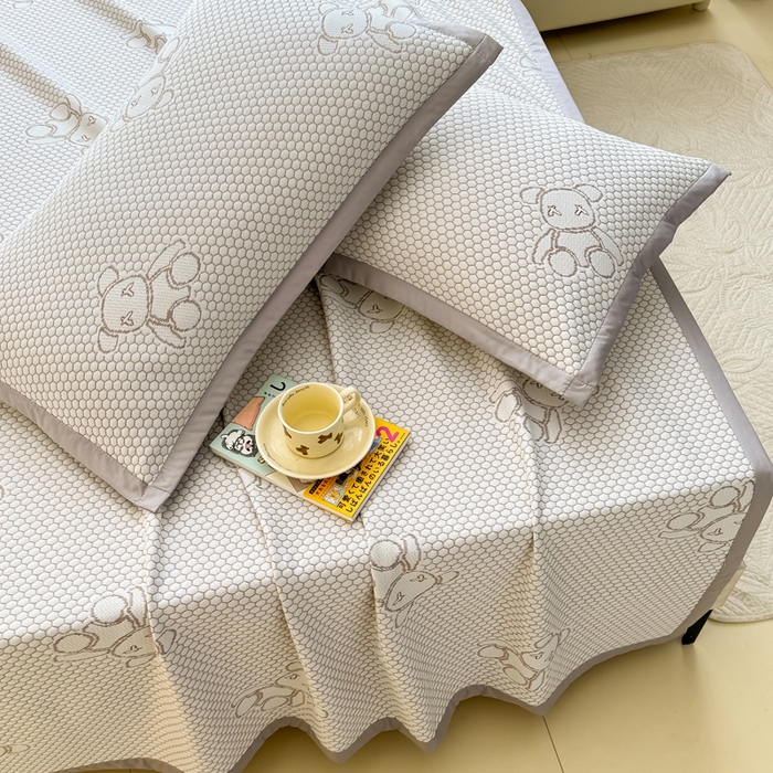 91家纺网 家纺一手货源 找家纺 999家纺   2025新款凉感提花冰豆豆凉席三件套 冰块熊-咖（凉席款）