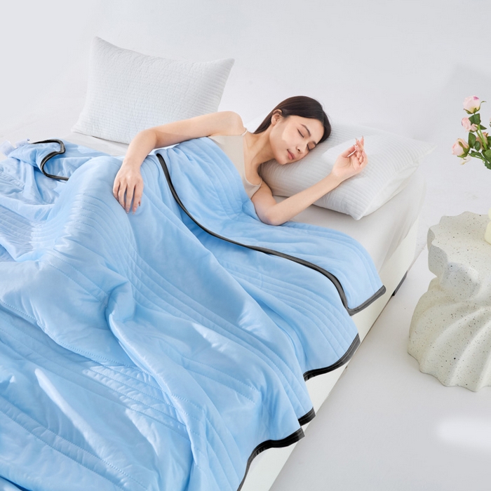 91家纺网 家纺一手货源 找家纺 丝薇雅 2025新款凉感丝夏被冰淇淋夏凉被 黑边-条纹天蓝