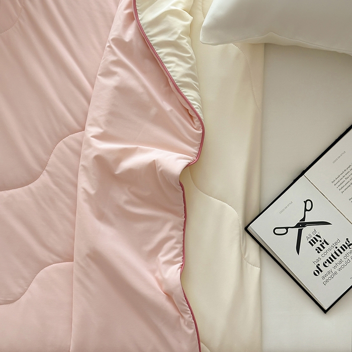 91家纺网 家纺一手货源 找家纺 时年家纺 2025新款升级版180克高定即刻凉感夏被 奶油粉