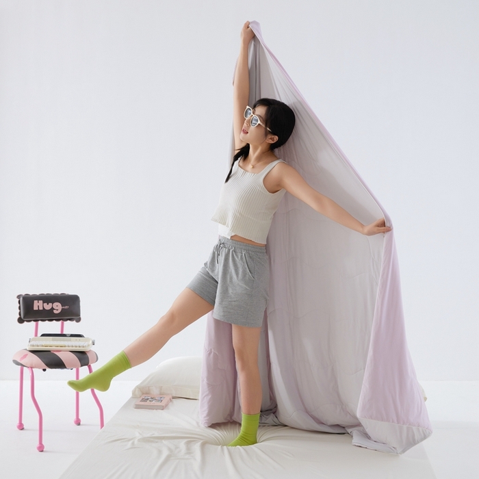 91家纺网 家纺一手货源 找家纺 2025春夏新款A类母婴级西瓜啵啵凉感被锦氨夏凉被空调被 梦幻紫+轻奢灰