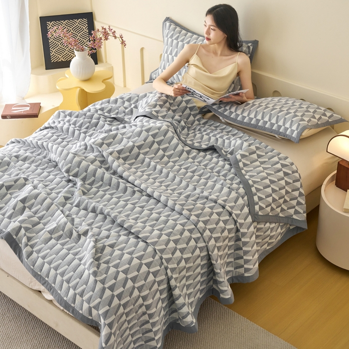 91家纺网 家纺一手货源 找家纺 棠薇家纺  2025新款北欧风盖毯毛巾被 菱格灰