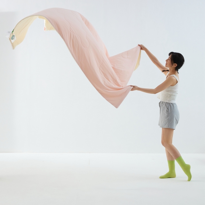 91家纺网 家纺一手货源 找家纺 2025春夏新款A类母婴级西瓜啵啵凉感被锦氨夏凉被空调被 蜜桃粉+淡雅黄