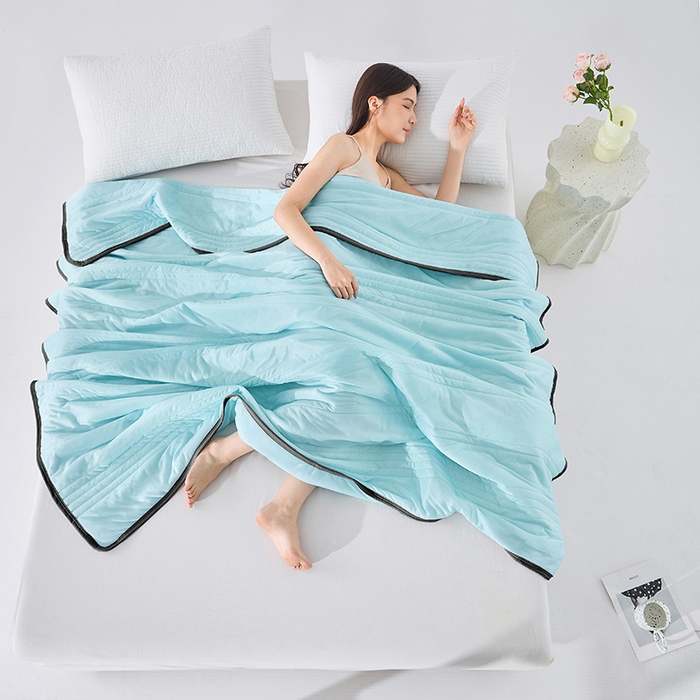 91家纺网 家纺一手货源 找家纺 丝薇雅 2025新款凉感丝夏被冰淇淋夏凉被 黑边-条纹浅绿