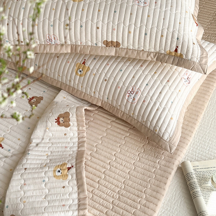 91家纺网 家纺一手货源 找家纺 美优兰 2025春夏新款双面天丝高温砂洗床盖 小熊礼物