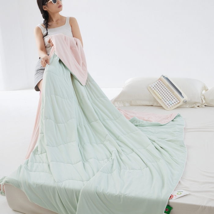 91家纺网 家纺一手货源 找家纺 2025春夏新款A类母婴级西瓜啵啵凉感被锦氨夏凉被空调被 星辰绿+海棠粉