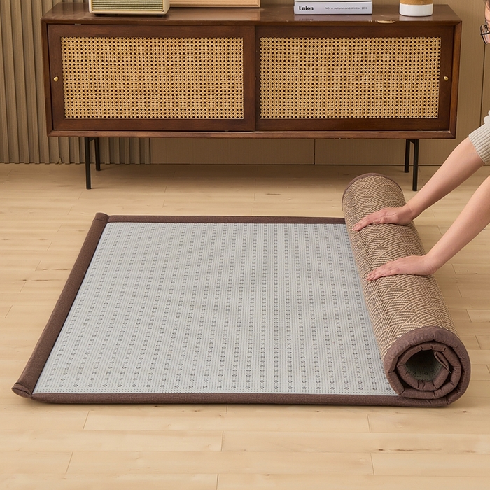 91家纺网 家纺一手货源 找家纺 绒艺席业 2025新款PE藤席地垫 饼干花 灰色